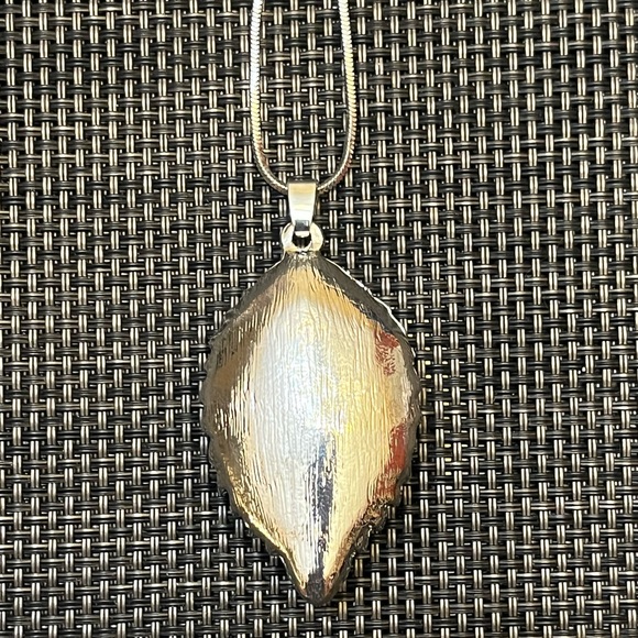 Sparkly Silver-tone Leaf Pendant and Necklace - Picture 5 of 10